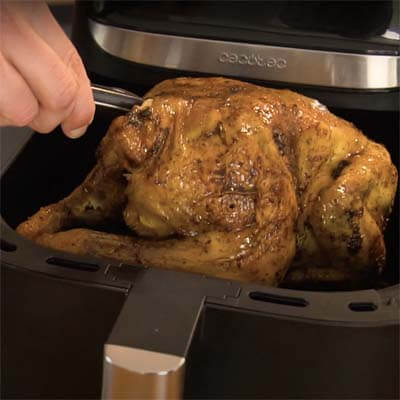 Cecofry Advance Precision cocinando un pollo